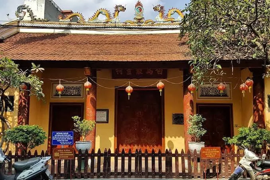 Bach Ma Temple Exterior Old Quarter Hanoi — Bach Ma Temple