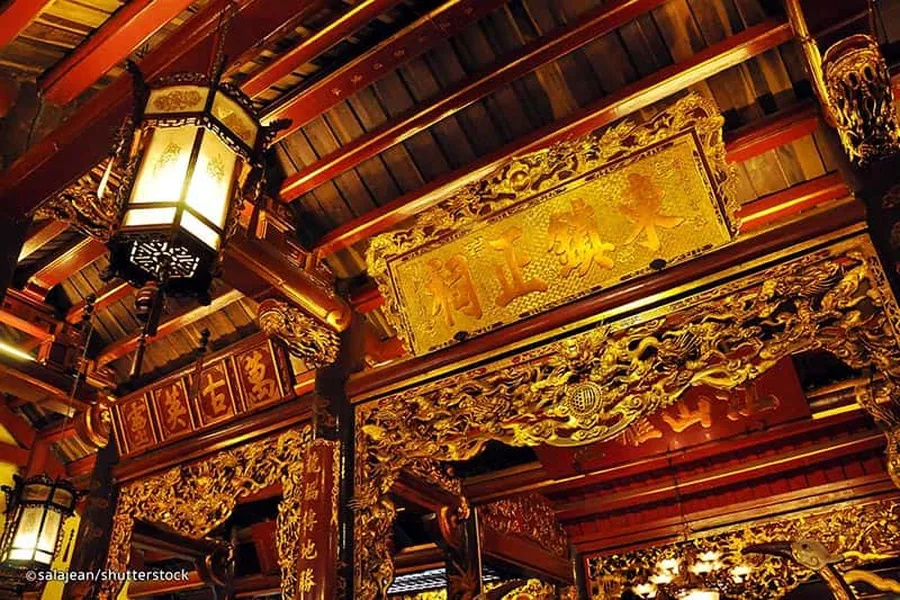 Bach Ma Temple Ornate Interior Hanoi — Bach Ma Temple