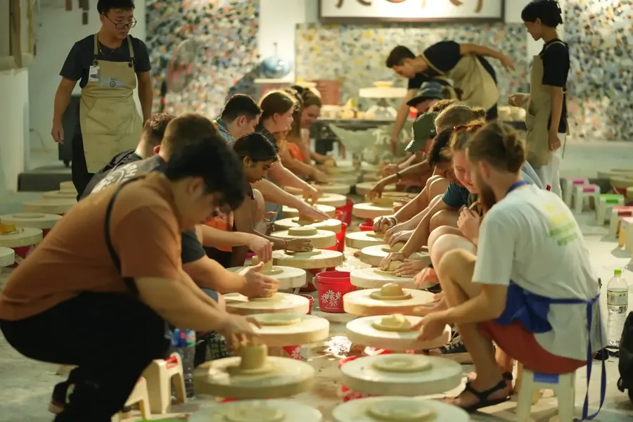 Bat Trang Pottery Craft — Bat Trang Pottery Village
