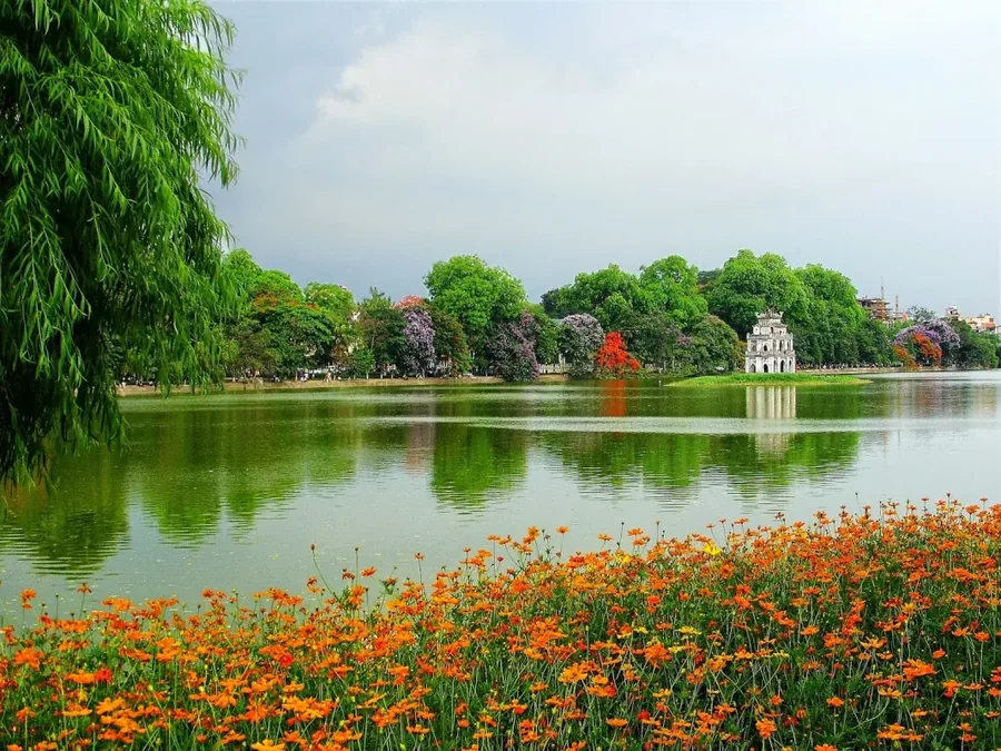 Hoan Kiem Lake Flowers Turtle Tower — Hanoi