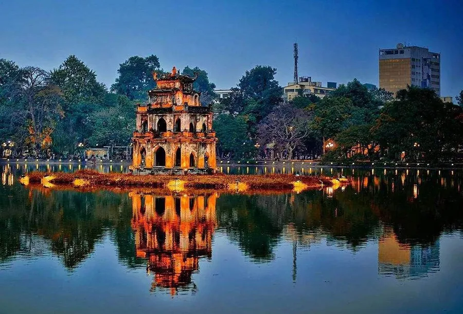 Turtle Tower Hoan Kiem Lake At Night — Hanoi